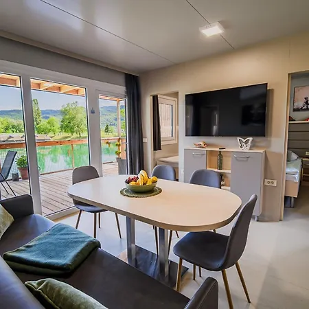 Ferienhaus Three Bedroom Mobile