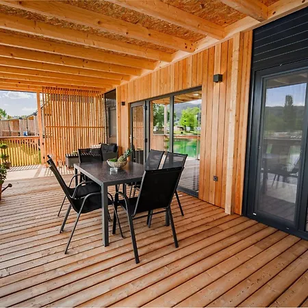 Three Bedroom Mobile Ferienhaus *