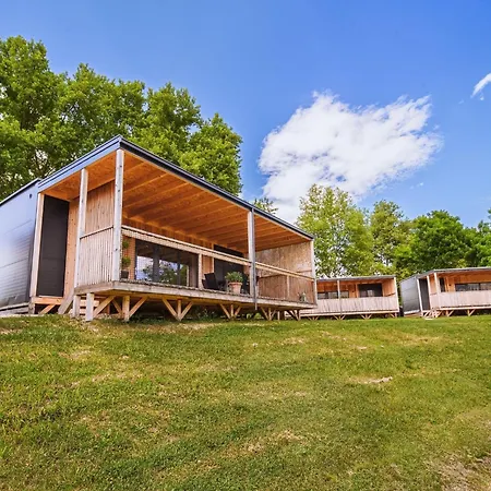 Ferienhaus Three Bedroom Mobile *